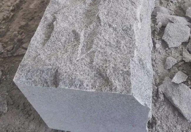 石材芝麻灰路沿石切角与圆弧加工价格解析及销售安装服务